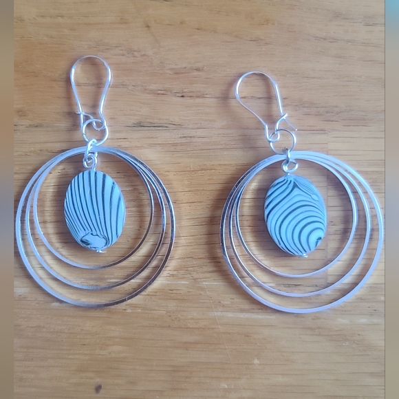 Black and White Shell Hoop Earrings - Picture 2 of 6